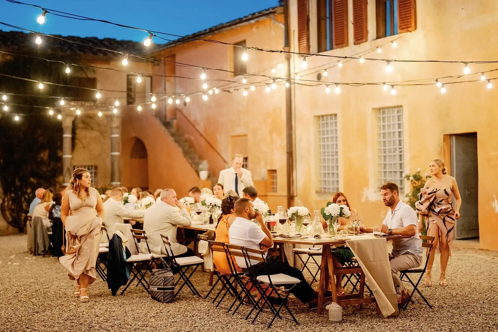 Guests eating at Villa Catignano