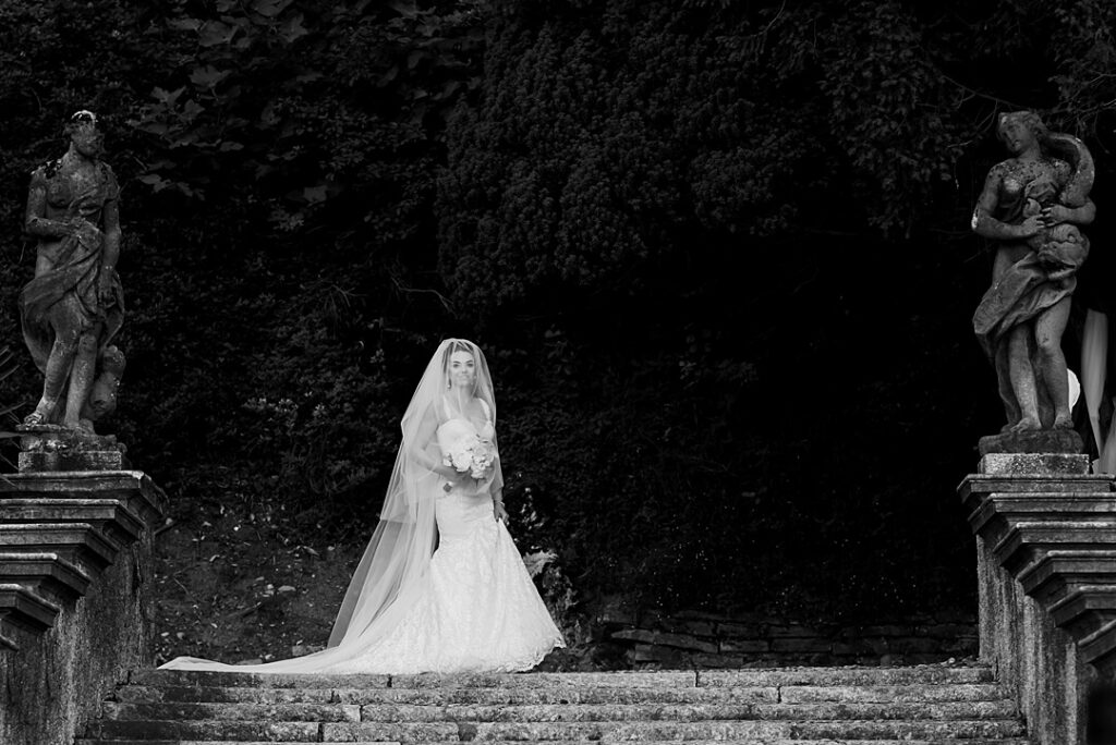 the bride arriving to get married at Villa Pizzo