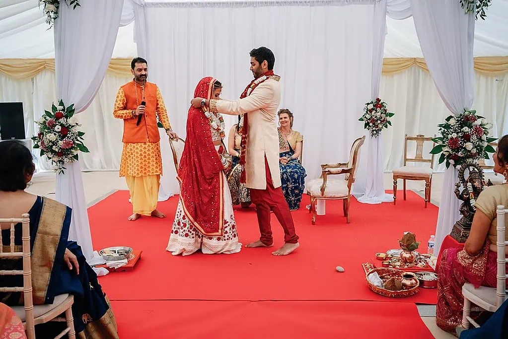 exchange of garlands at an indian wedding