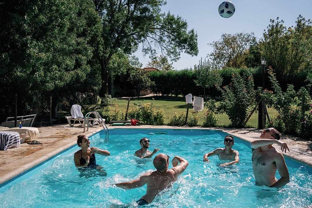fun in the swimming pool in Finca el Venero